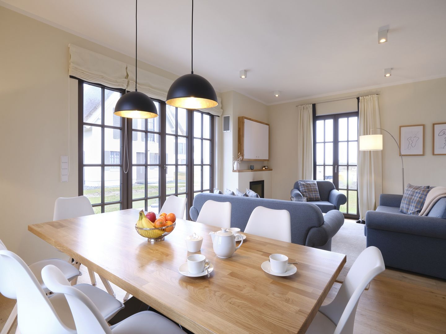 Luxus Reetdachvilla mit 3 Schlafzimmern, Sauna und Kamin (H07) - Wohnzimmer