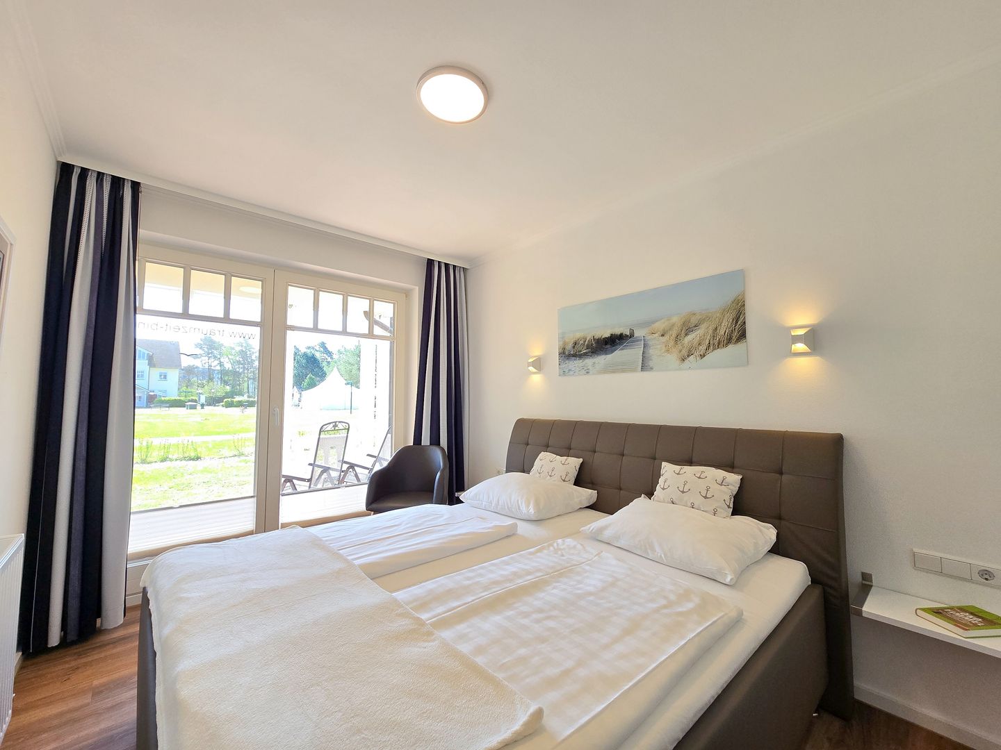 Dünenpark Binz Komfortplus Ferienwohnung mit 1 Schlafzimmer und Terrasse im Erdgeschoss (212) Insel Rügen - Schlafzimmer