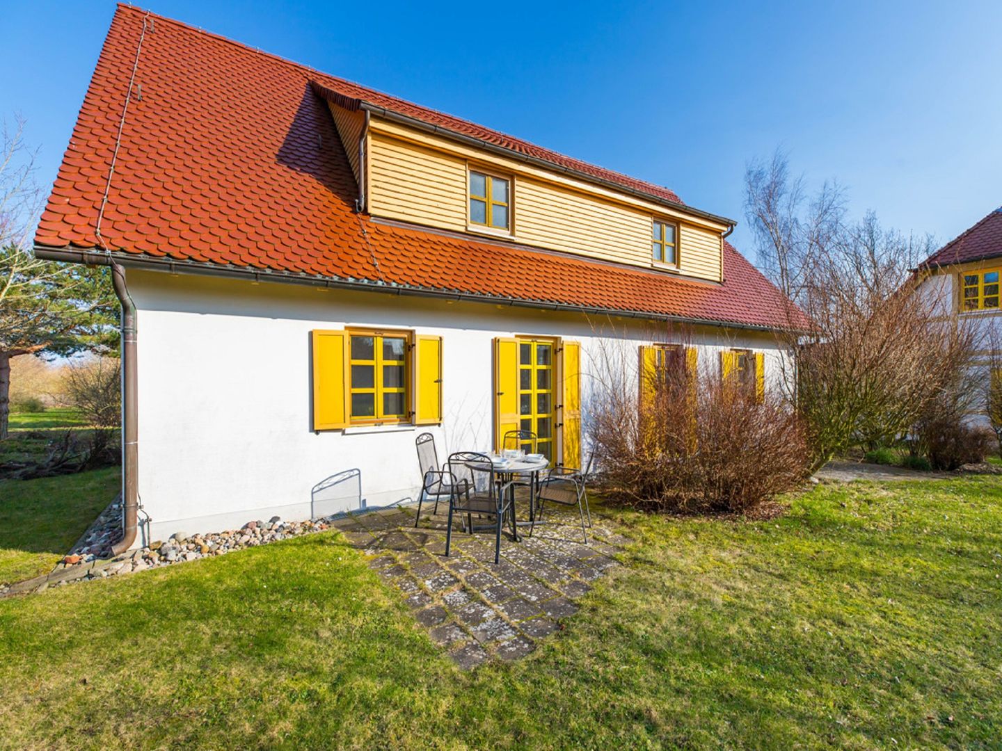 Feriendorf Rugana Komfortplus Ferienwohnung mit 1 Schlafzimmern und Terrasse (A21) Insel Rügen - Hauptansicht