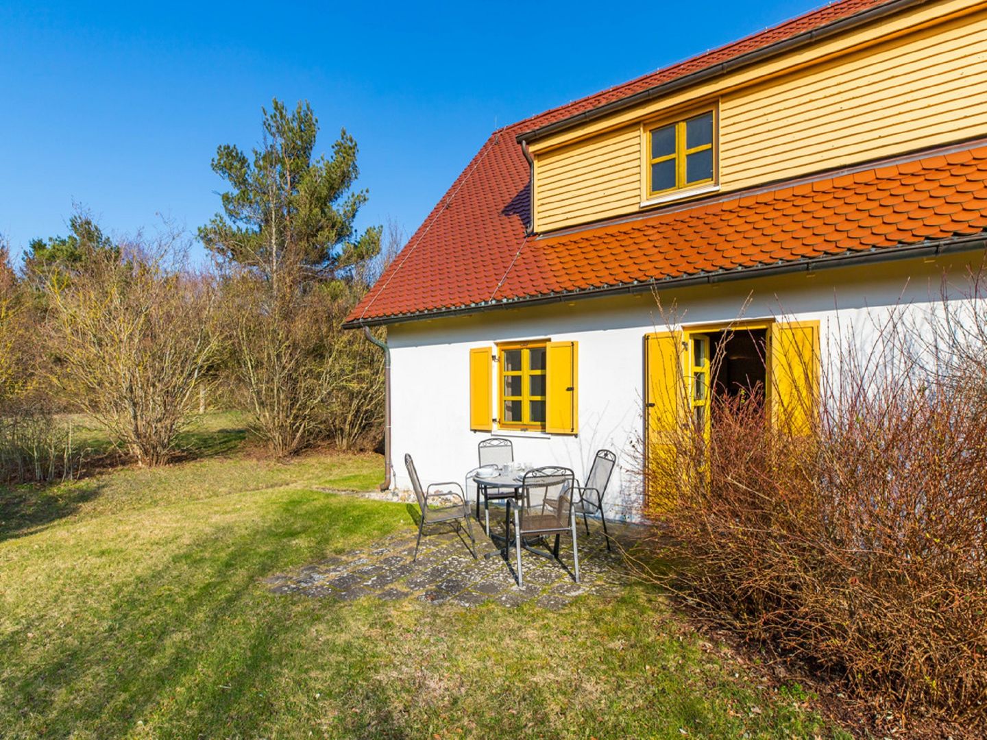 Feriendorf Rugana Komfortplus Ferienwohnung mit 1 Schlafzimmern und Terrasse (A21) Insel Rügen - Hauptansicht