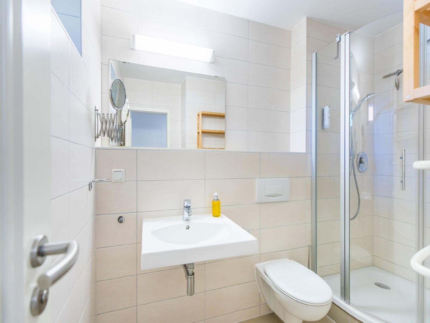 Feriendorf Rugana Komfortplus Ferienwohnung mit 1 Schlafzimmern und Terrasse (A21) Insel Rügen - Badezimmer