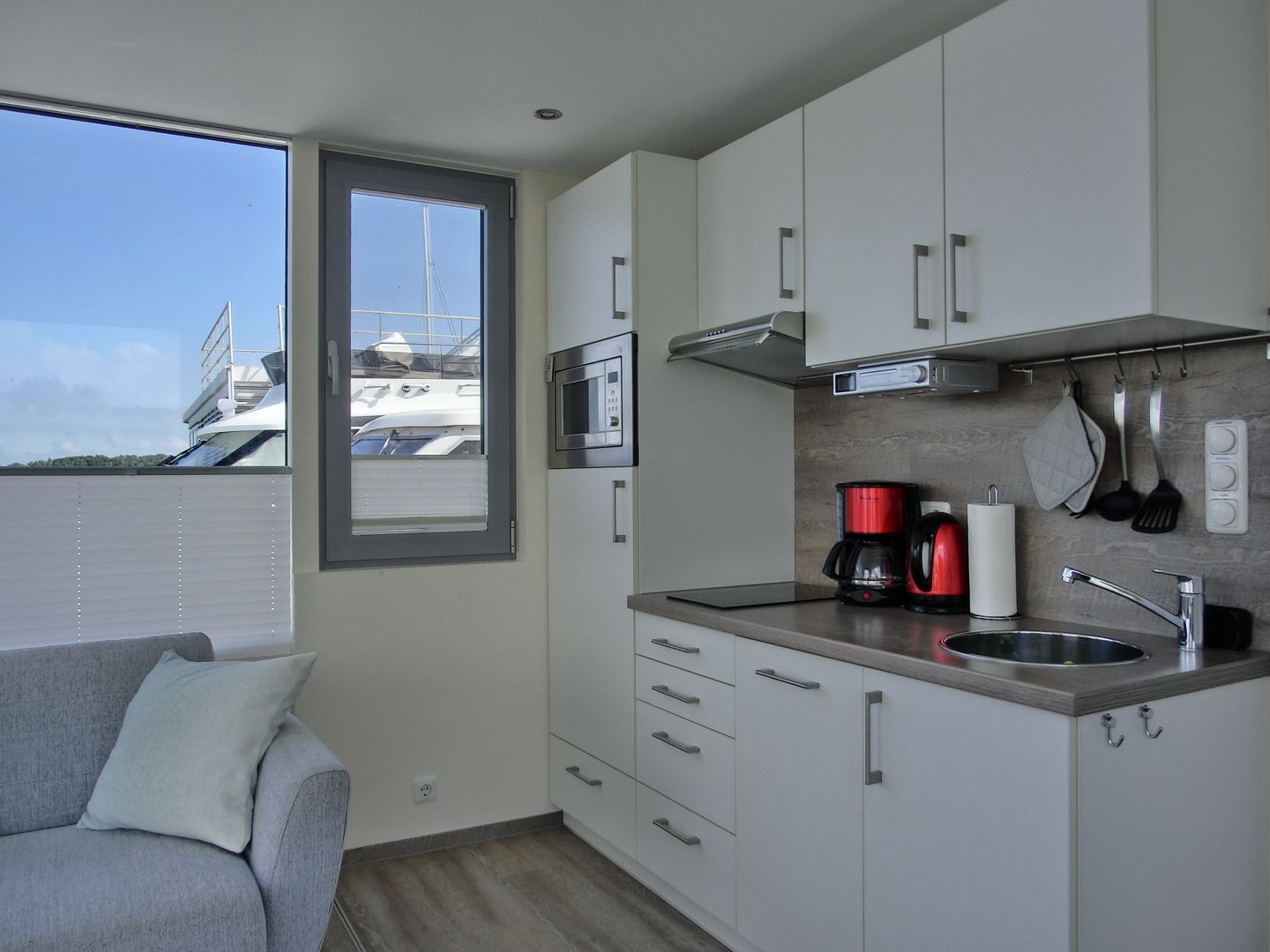  HB - Hausboot Floating 30 "Paula" Ribnitz-Damgarten - Küche / Küchenzeile