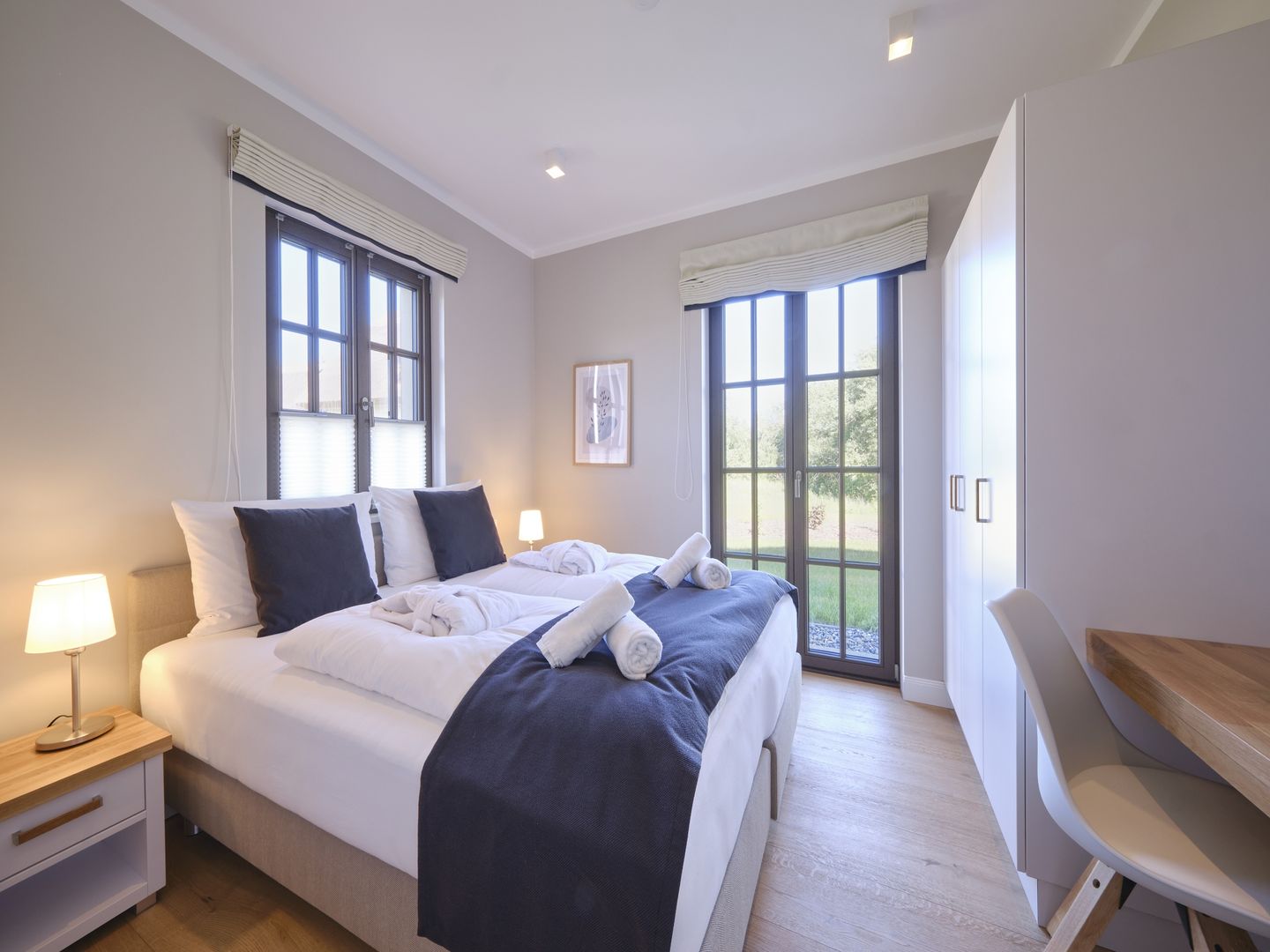 LuxusPlus Reetdachvilla mit 4 Schlafzimmern, Außensauna, Loungebereich und Kamin (H05) - Schlafzimmer