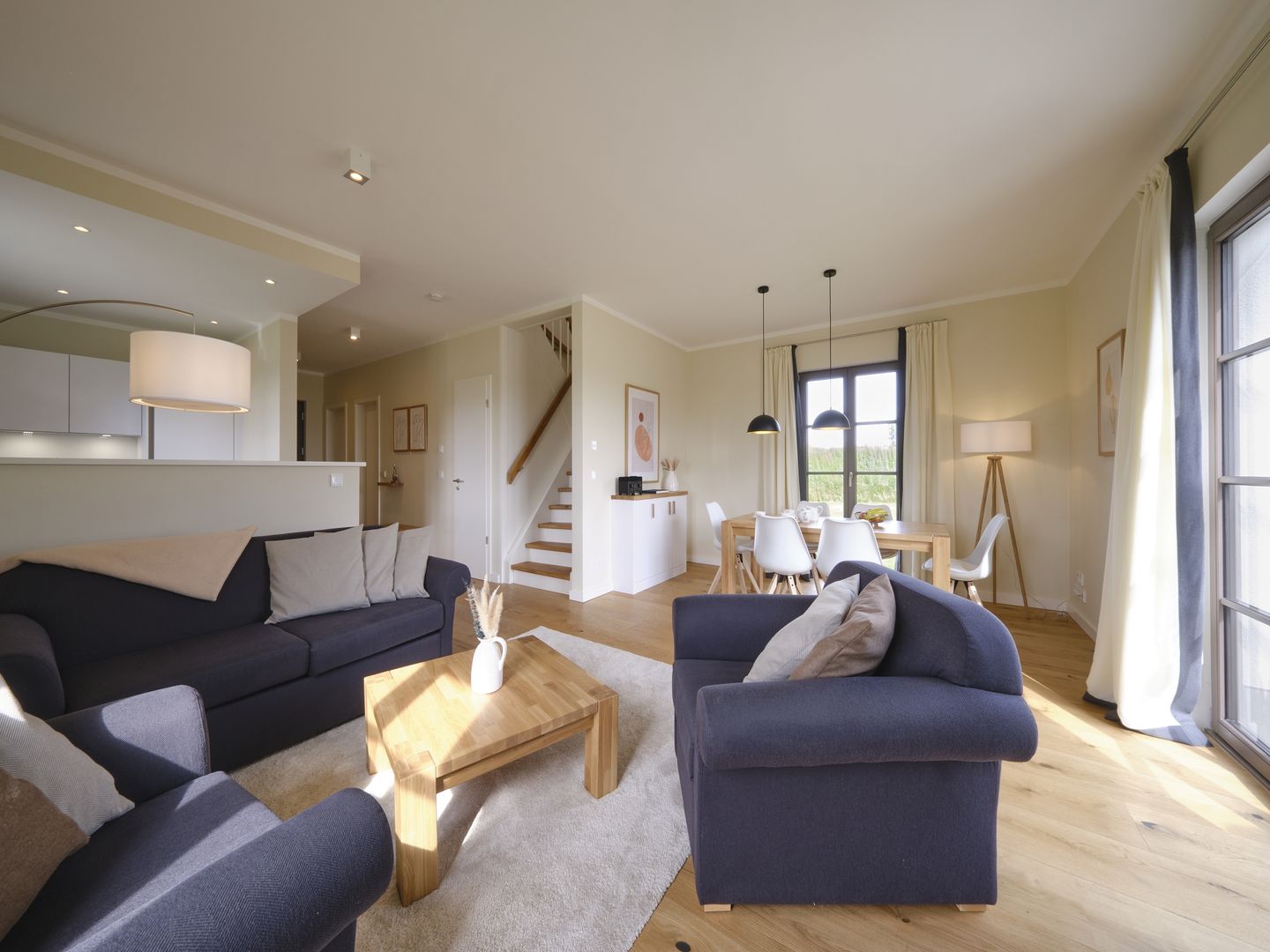 Premium Reetdachvilla mit 3 Schlafzimmern, Sauna und Kamin (H13) - Wohnzimmer