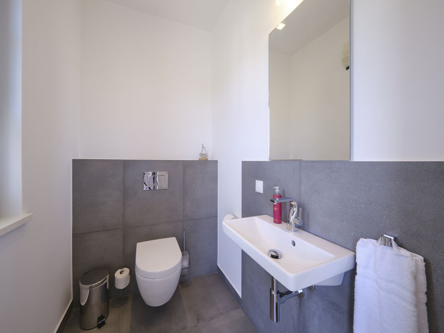 Luxus Reetdachvilla mit 3 Schlafzimmern, Sauna und Kamin (H18) - Gäste-WC