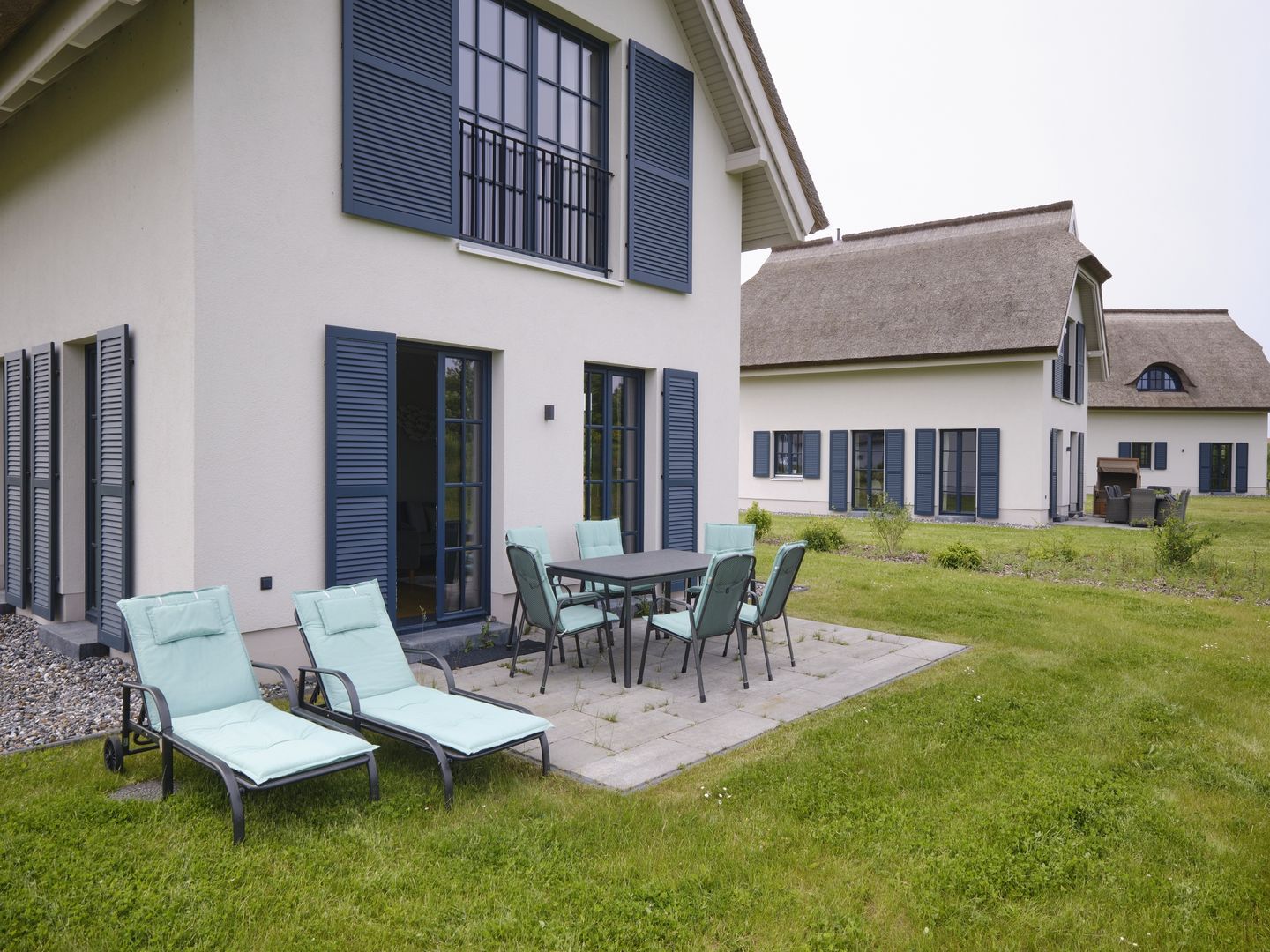 Superior Reetdachvilla mit 2 Schlafzimmern (F02) - Terrasse