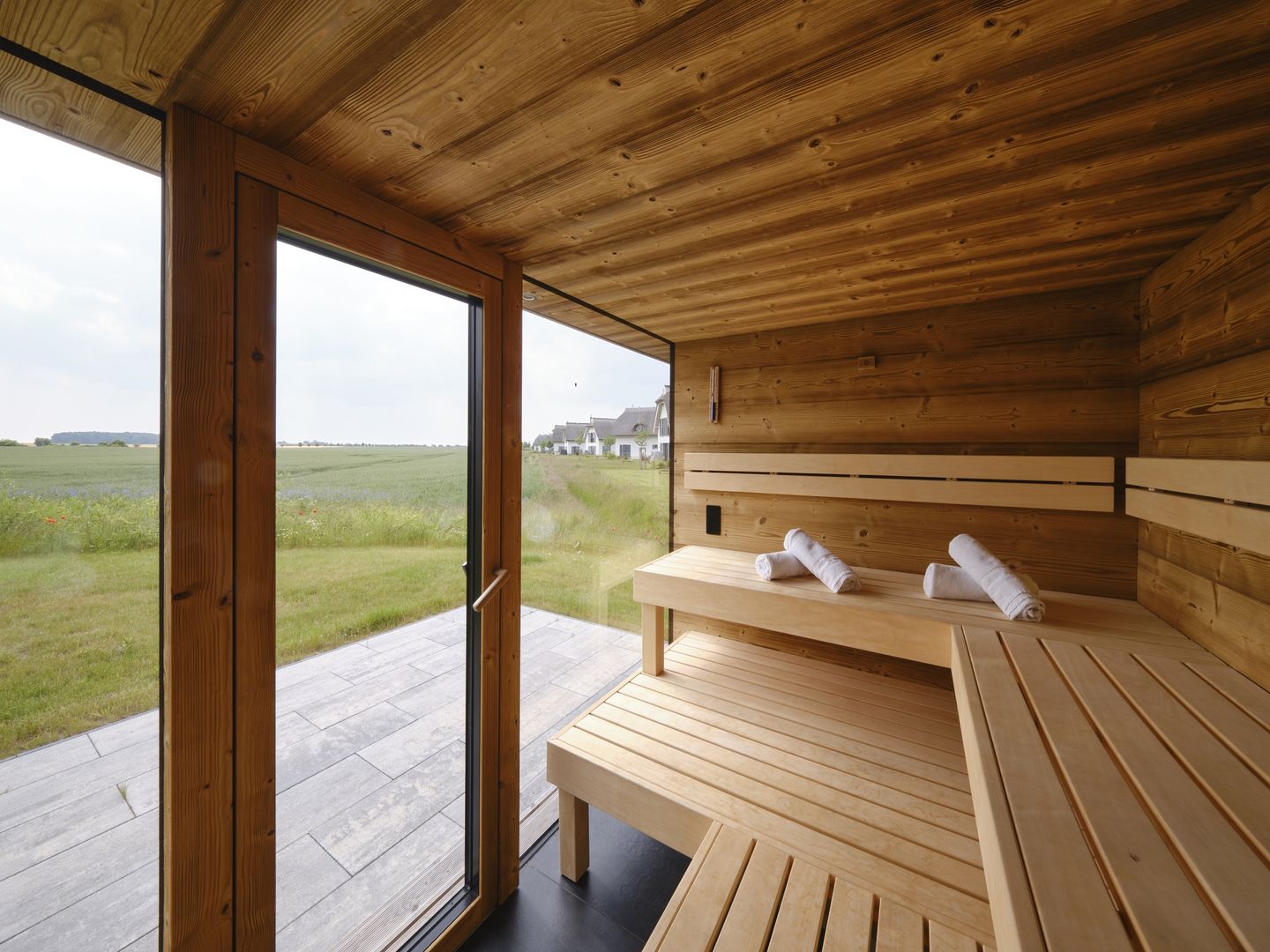 LuxusPlus Reetdachvilla mit 4 Schlafzimmern, Außensauna, Loungebereich und Kamin (G07) - Sauna