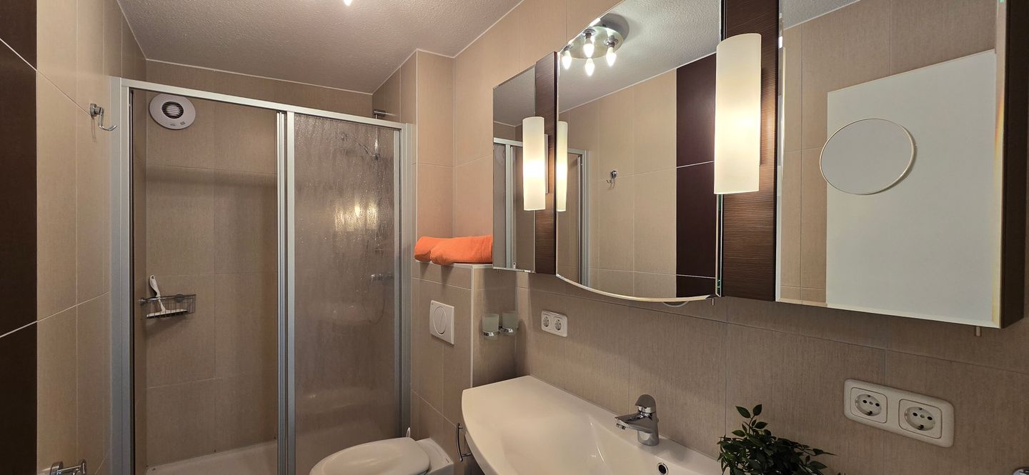  Ferienwohnung KWE 6 OG Graal-Müritz Küstenwald - Badezimmer