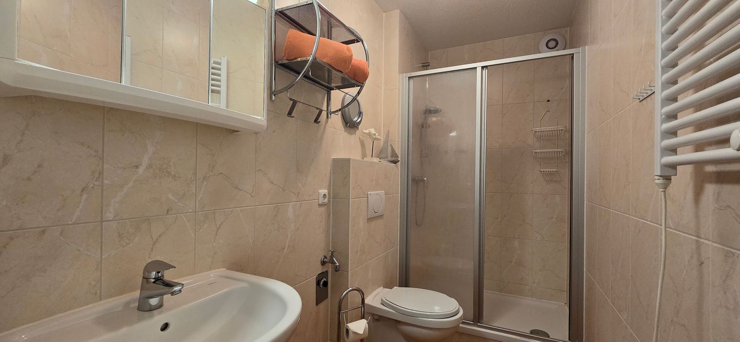  Ferienwohnung KWE 17EG Graal-Müritz Küstenwald - Badezimmer