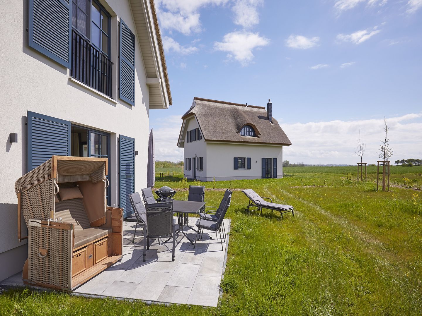 Premium Reetdachvilla mit 3 Schlafzimmern, Sauna und Kamin (F09) - Terrasse