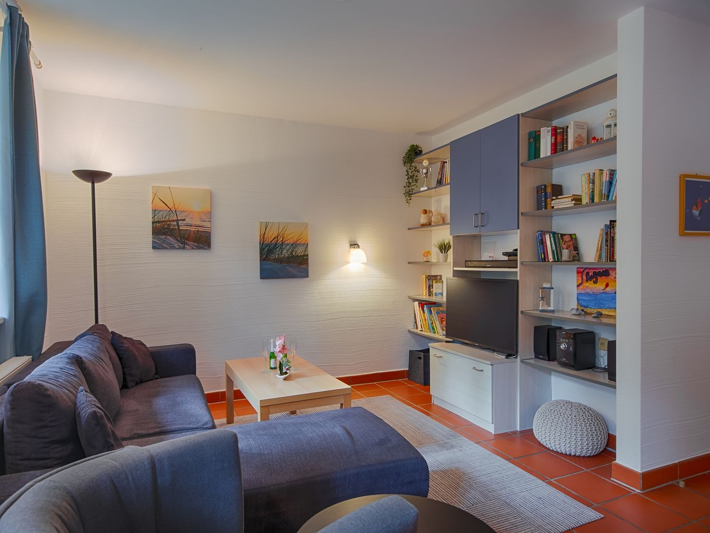 Feriendorf Rugana Komfort Ferienwohnung mit 1 Schlafzimmer und Terrasse (A02) Insel Rügen - Wohnzimmer