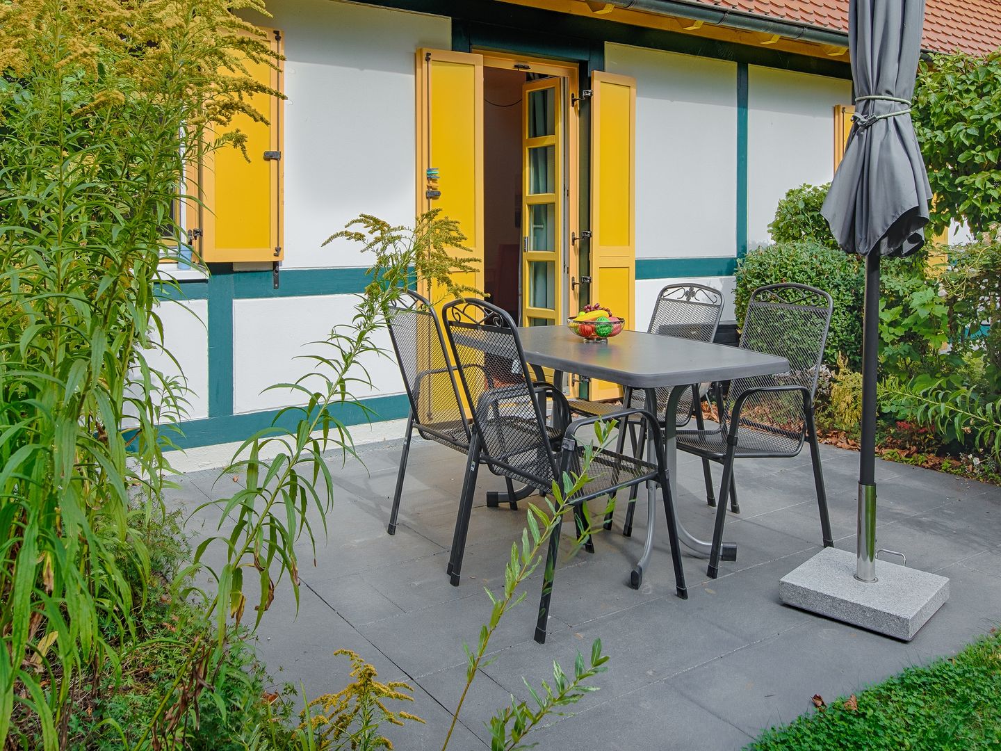 Feriendorf Rugana Komfort Ferienwohnung mit 1 Schlafzimmer und Terrasse (A02) Insel Rügen - Terrasse
