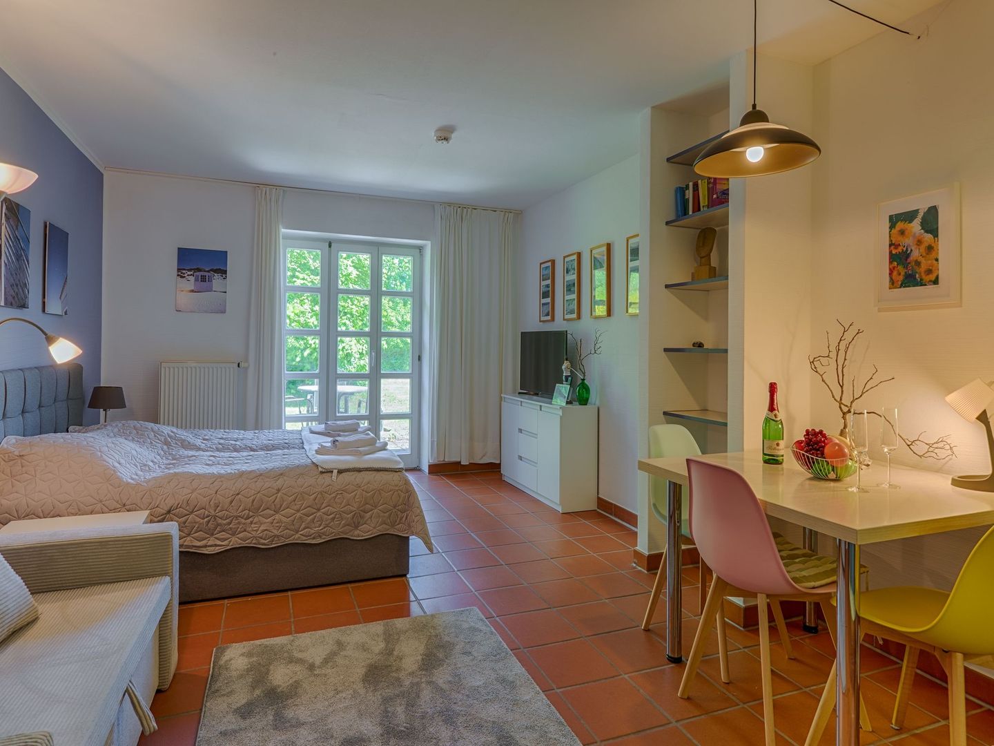 Feriendorf Rugana Budget 1-Raum Ferienwohnung mit Terrasse (A10) Insel Rügen - Wohnzimmer