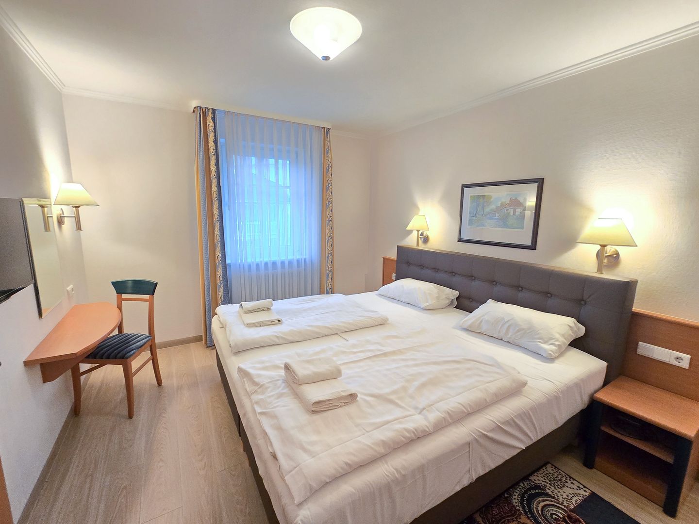 Dünenpark Binz Komfortplus Ferienwohnung mit 1 Schlafzimmer und Balkon im Obergeschoss (228) Insel Rügen - Schlafzimmer