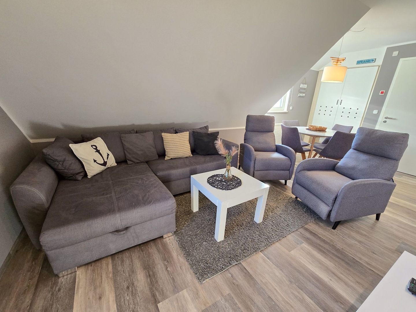 Feriendorf Rugana Komfortplus Ferienwohnung mit 1 Schlafzimmer (C32) Insel Rügen - Wohnzimmer