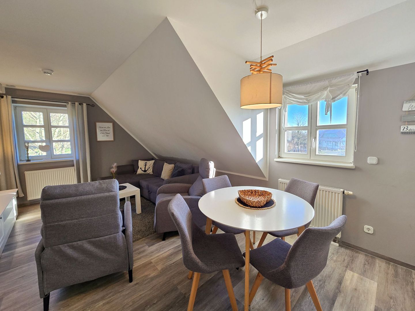 Feriendorf Rugana Komfortplus Ferienwohnung mit 1 Schlafzimmer (C32) Insel Rügen - Wohnzimmer