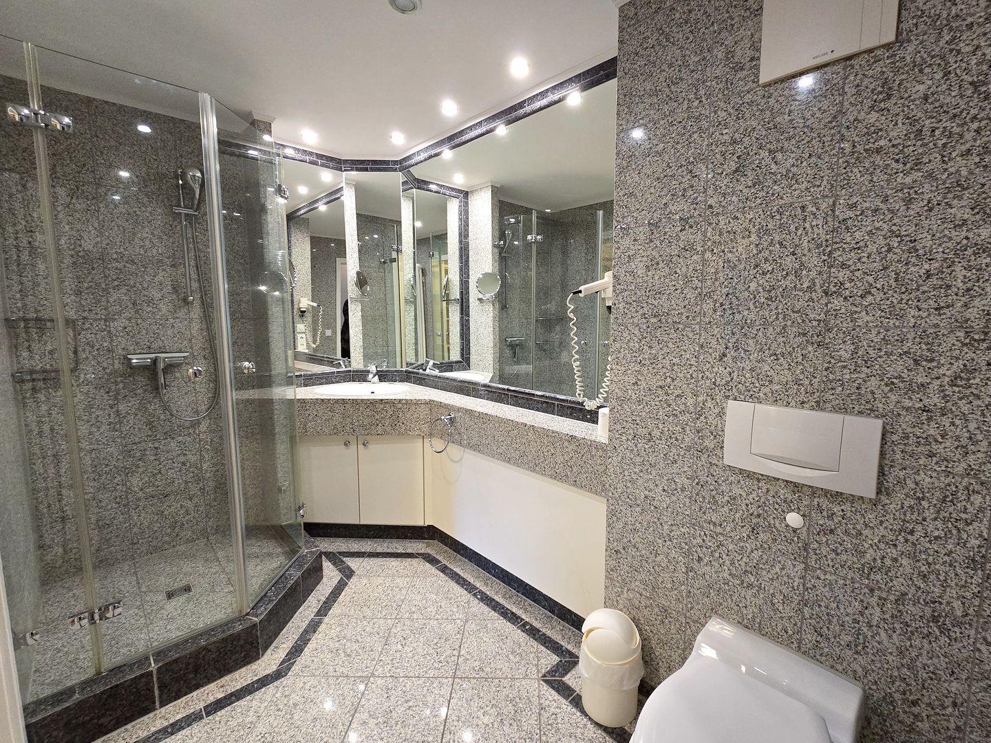 Dünenpark Binz Komfortplus Ferienwohnung mit 1 Schlafzimmer und Balkon im Obergeschoss (204) Insel Rügen - Badezimmer