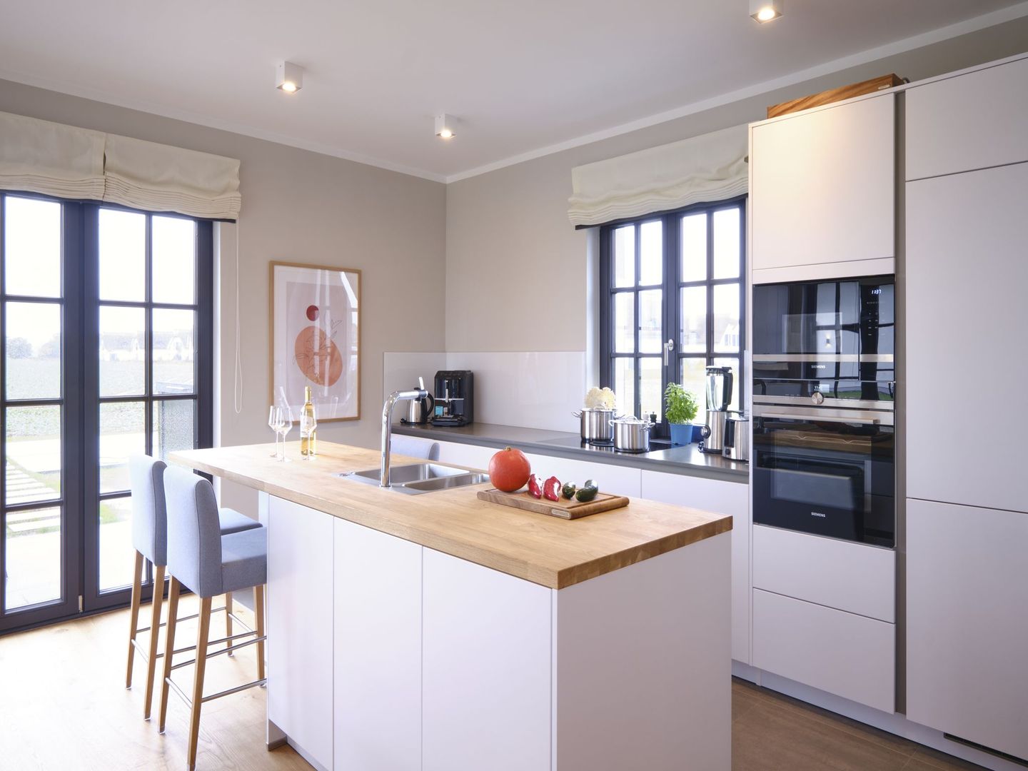 LuxusPlus Reetdachvilla mit 4 Schlafzimmern und Kamin (G12) - Küche / Küchenzeile