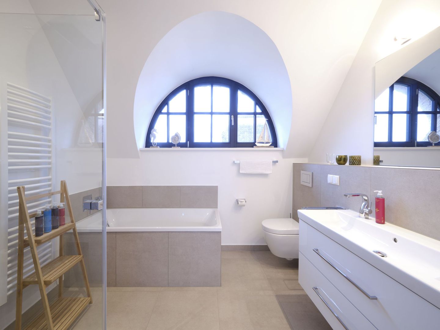 LuxusPlus Reetdachvilla mit 4 Schlafzimmern und Kamin (G13) - Badezimmer