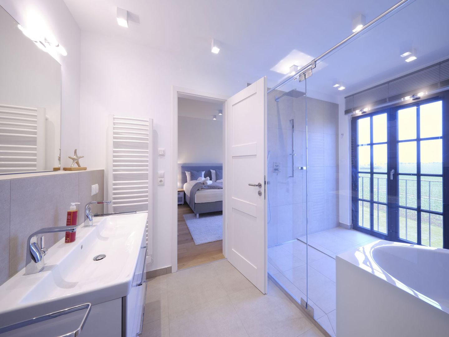 LuxusPlus Reetdachvilla mit 4 Schlafzimmern und Kamin (G15) - Badezimmer