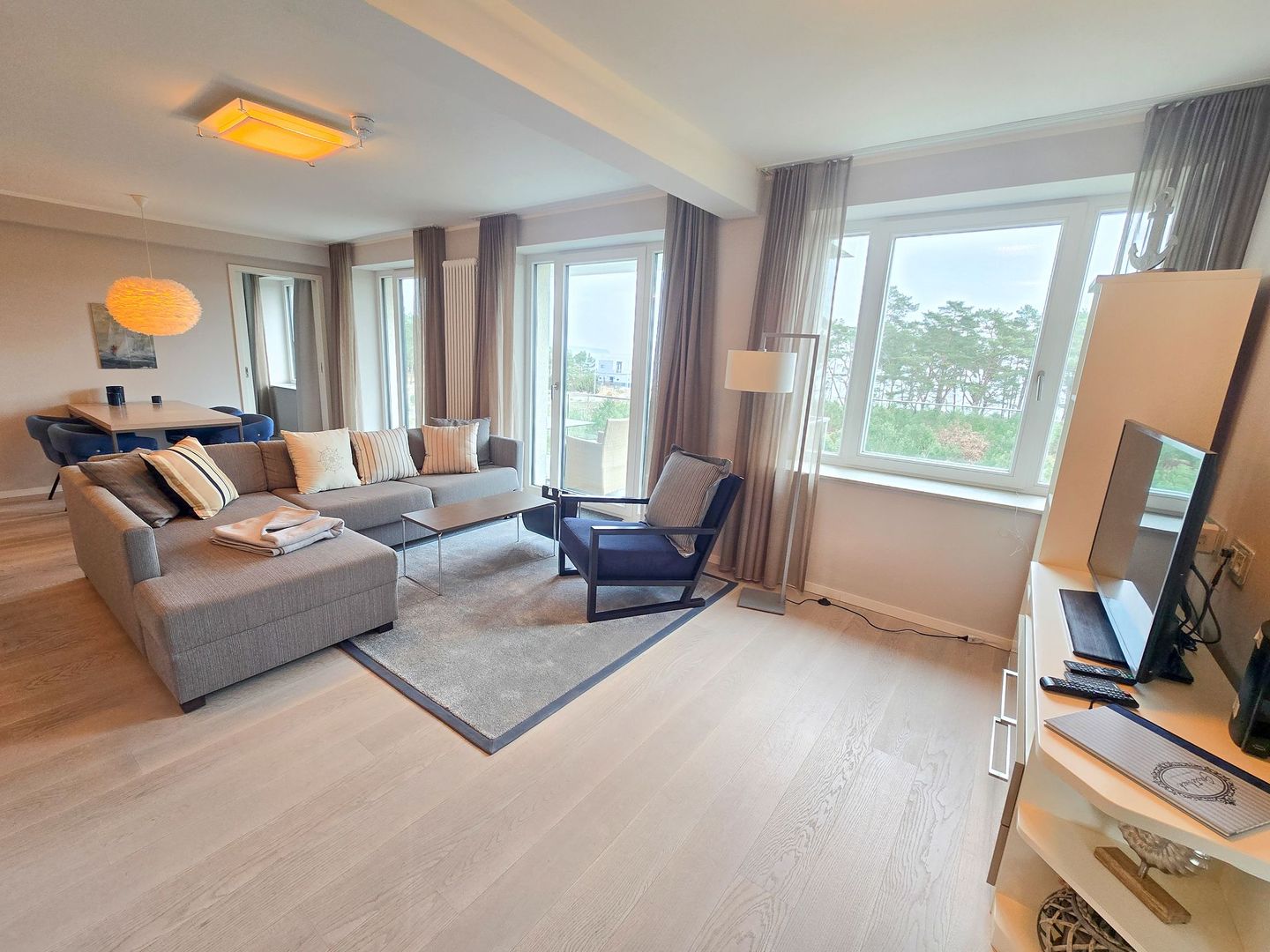 Dünenresidenz Prora Ferienwohnung mit Meerblick, 2 Schlafzimmern und Balkon (NP/304) Insel Rügen - Wohnzimmer