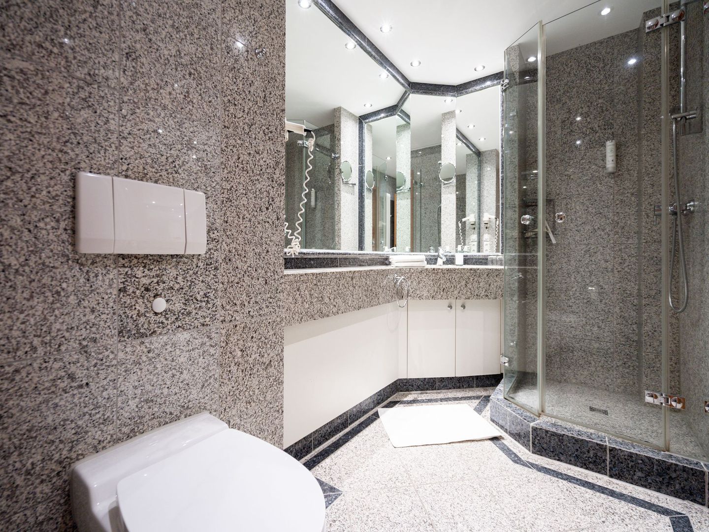 Dünenpark Binz Komfort Ferienwohnung mit 1 Schlafzimmer und Balkon im Obergeschoss (077) Insel Rügen - Badezimmer