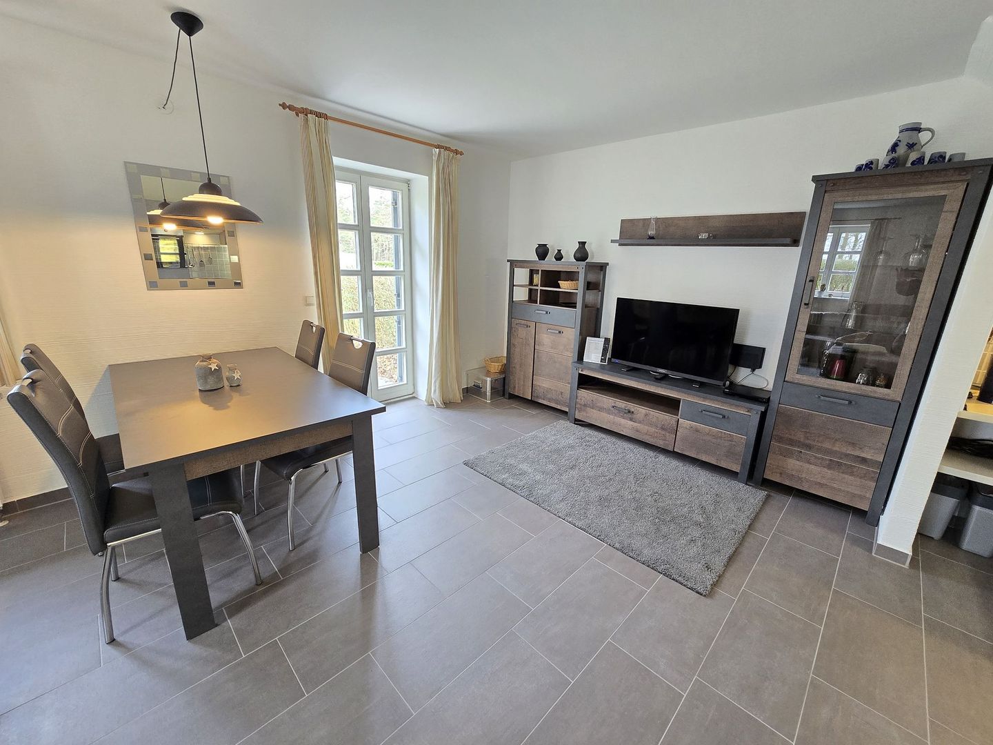 Feriendorf Rugana Komfort Ferienwohnung mit 1 Schlafzimmern und Terrasse (C42) Insel Rügen - Wohnzimmer