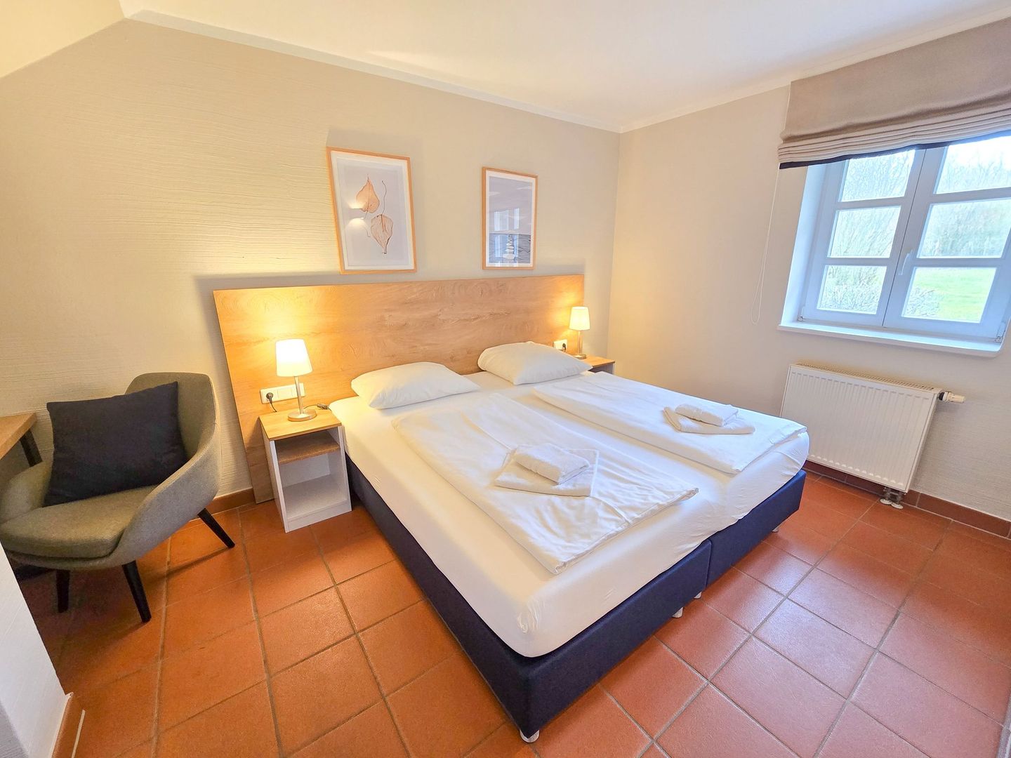 Feriendorf Rugana Komfortplus Ferienwohnung mit 1 Schlafzimmer und Terrasse (B20) Insel Rügen - Schlafzimmer