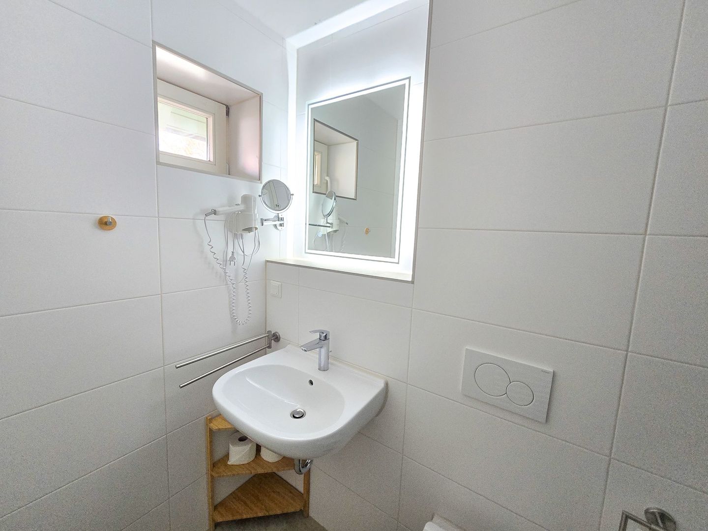 Feriendorf Rugana Komfortplus Ferienwohnung mit 1 Schlafzimmer und Terrasse (B02) Insel Rügen - Badezimmer