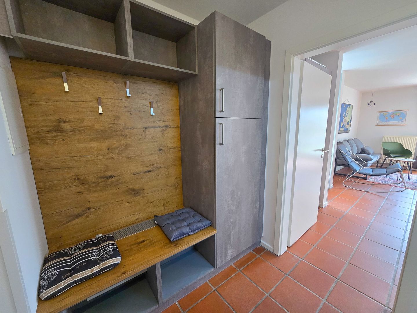 Feriendorf Rugana Komfortplus Ferienwohnung mit 2 Schlafzimmern und Terrasse (A06) Insel Rügen - Wohnzimmer