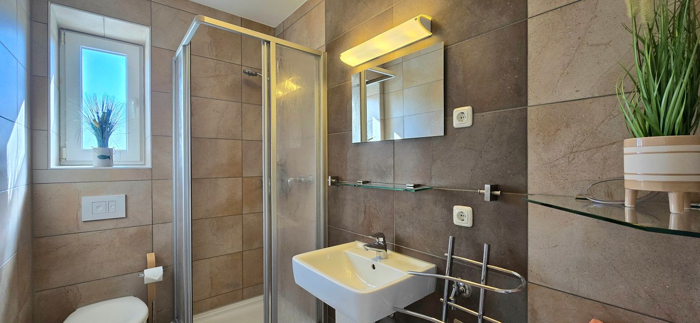  Ferienwohnung KWi 66 OG "Sanddorn" Graal-Müritz Küstenwald - Badezimmer