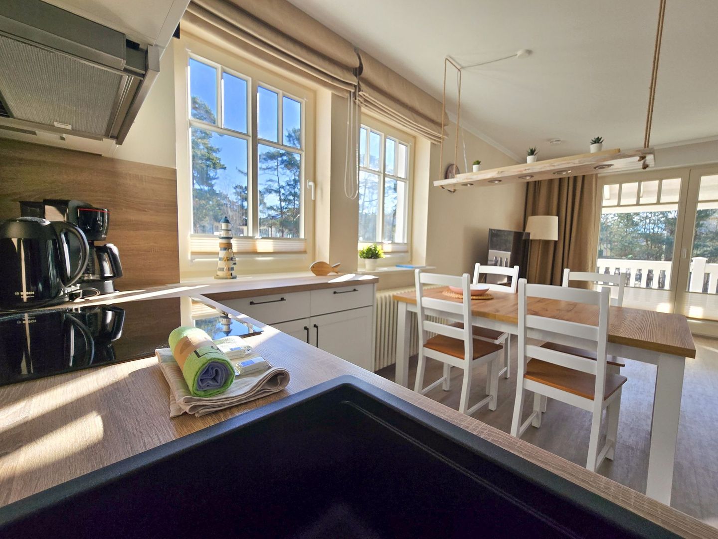 Dünenpark Binz Komfortplus Ferienwohnung mit 1 Schlafzimmer und Balkon im Obergeschoss (302) Insel Rügen - Küche / Küchenzeile