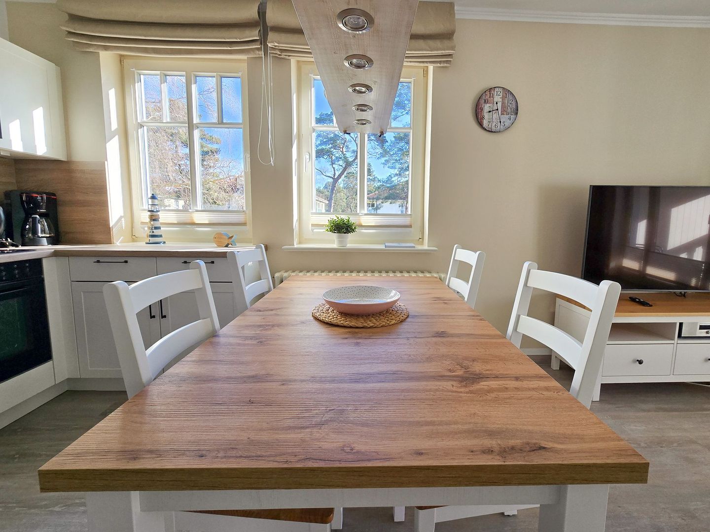 Dünenpark Binz Komfortplus Ferienwohnung mit 1 Schlafzimmer und Balkon im Obergeschoss (302) Insel Rügen - Wohnzimmer