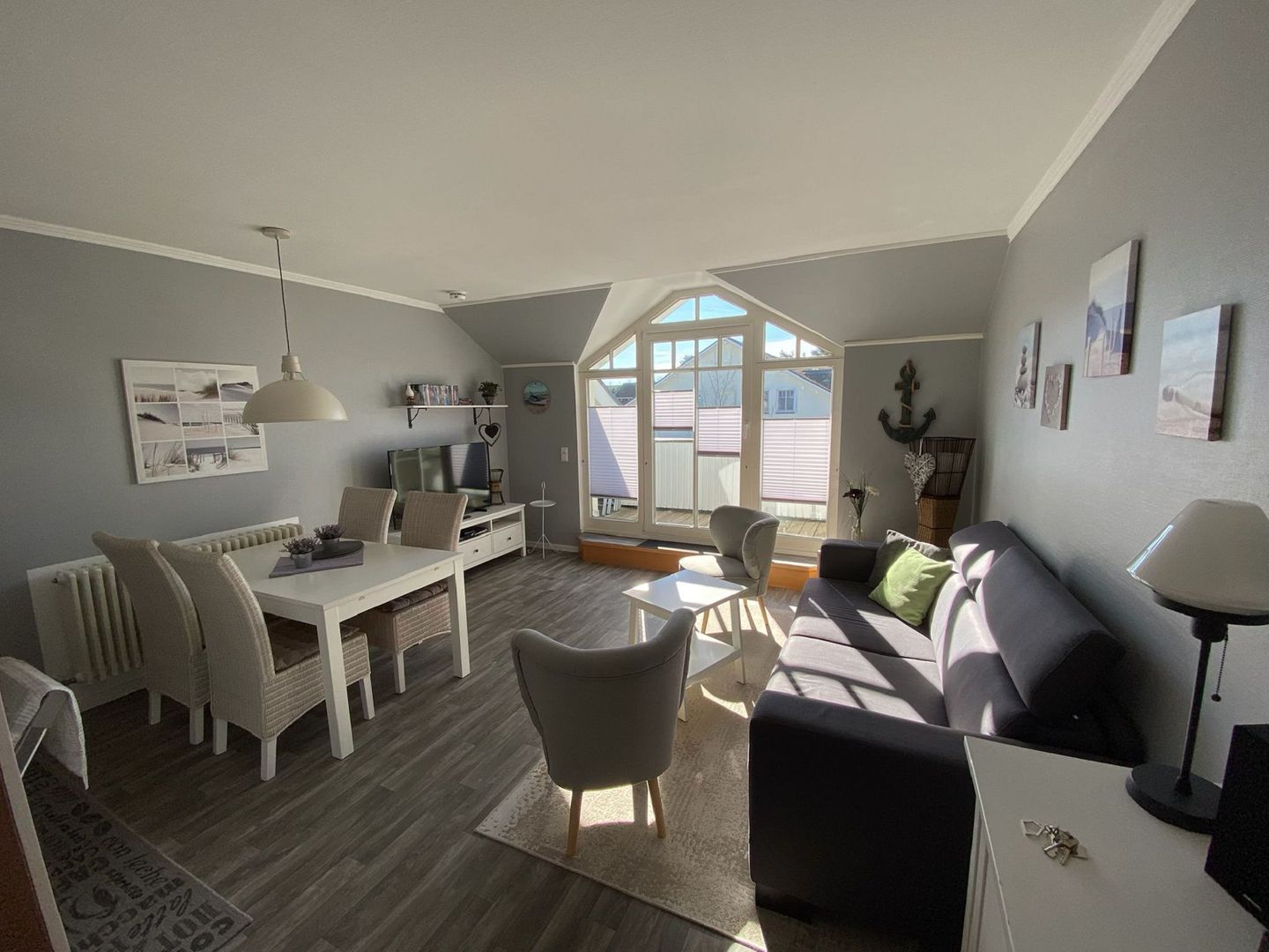 Dünenpark Binz Komfortplus Ferienwohnung mit 1 Schlafzimmer und Balkon im Dachgeschoss (232) Insel Rügen - Wohnzimmer