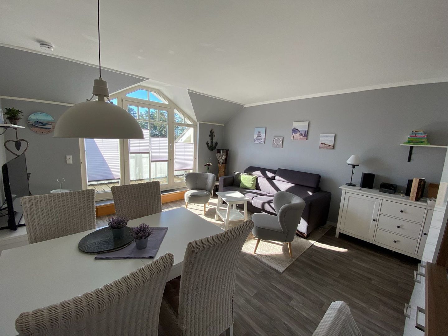 Dünenpark Binz Komfortplus Ferienwohnung mit 1 Schlafzimmer und Balkon im Dachgeschoss (232) Insel Rügen - Wohnzimmer