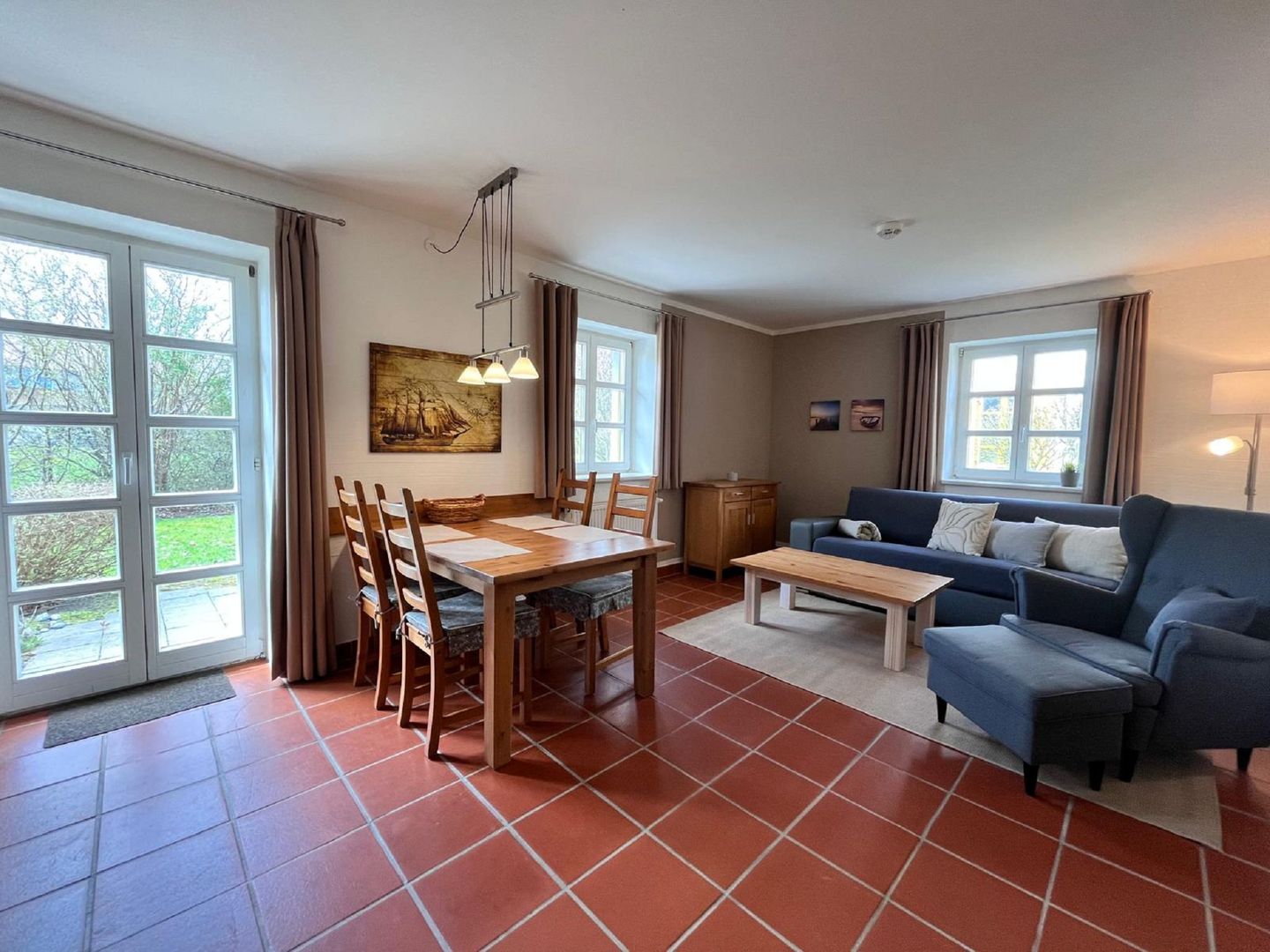 Feriendorf Rugana Komfortplus Ferienwohnung mit 1 Schlafzimmern und Terrasse (A29) Insel Rügen - Wohnzimmer
