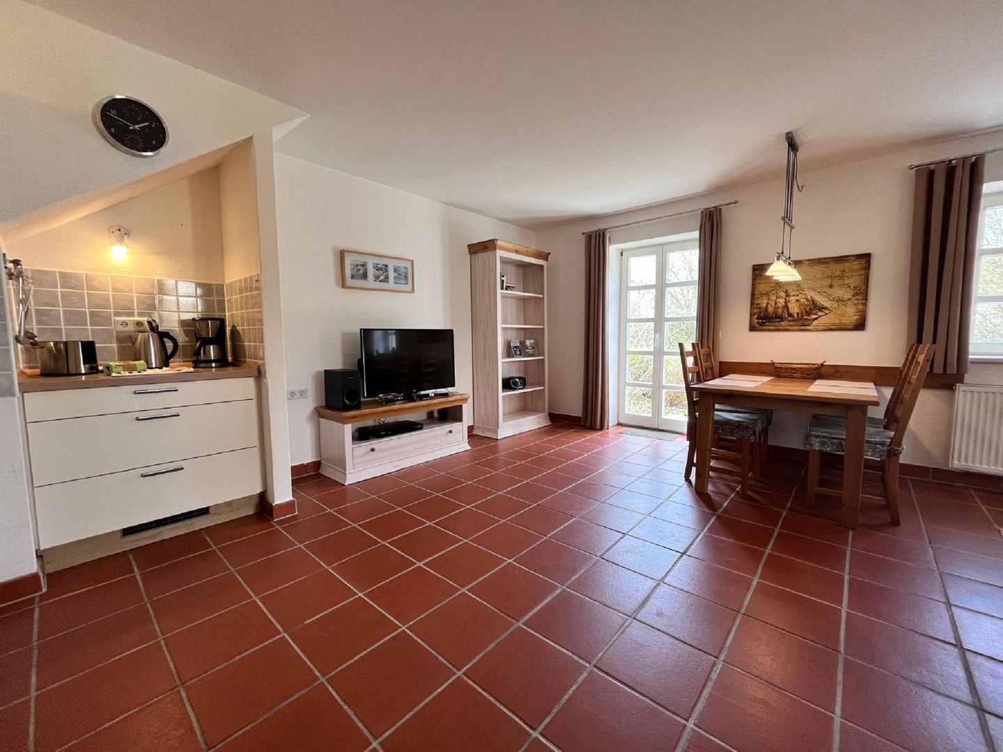 Feriendorf Rugana Komfortplus Ferienwohnung mit 1 Schlafzimmern und Terrasse (A29) Insel Rügen - Wohnzimmer