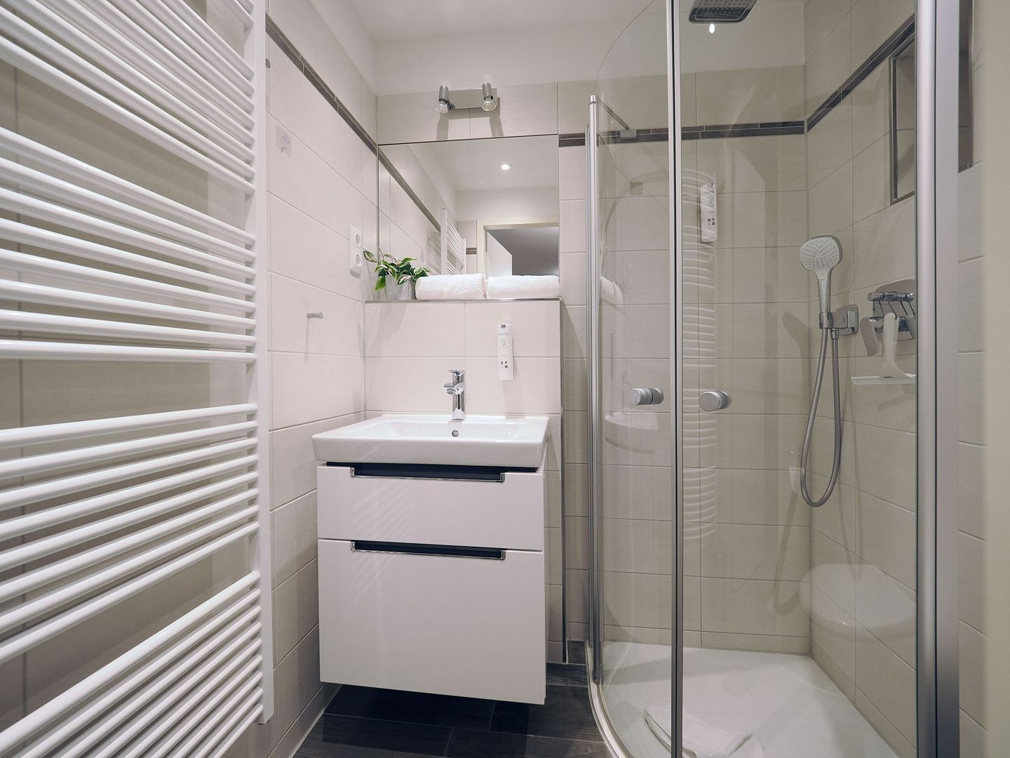 Kaiservillen Heringsdorf Ferienwohnung mit 2 Schlafzimmern und Balkon (D222) Insel Usedom - Badezimmer