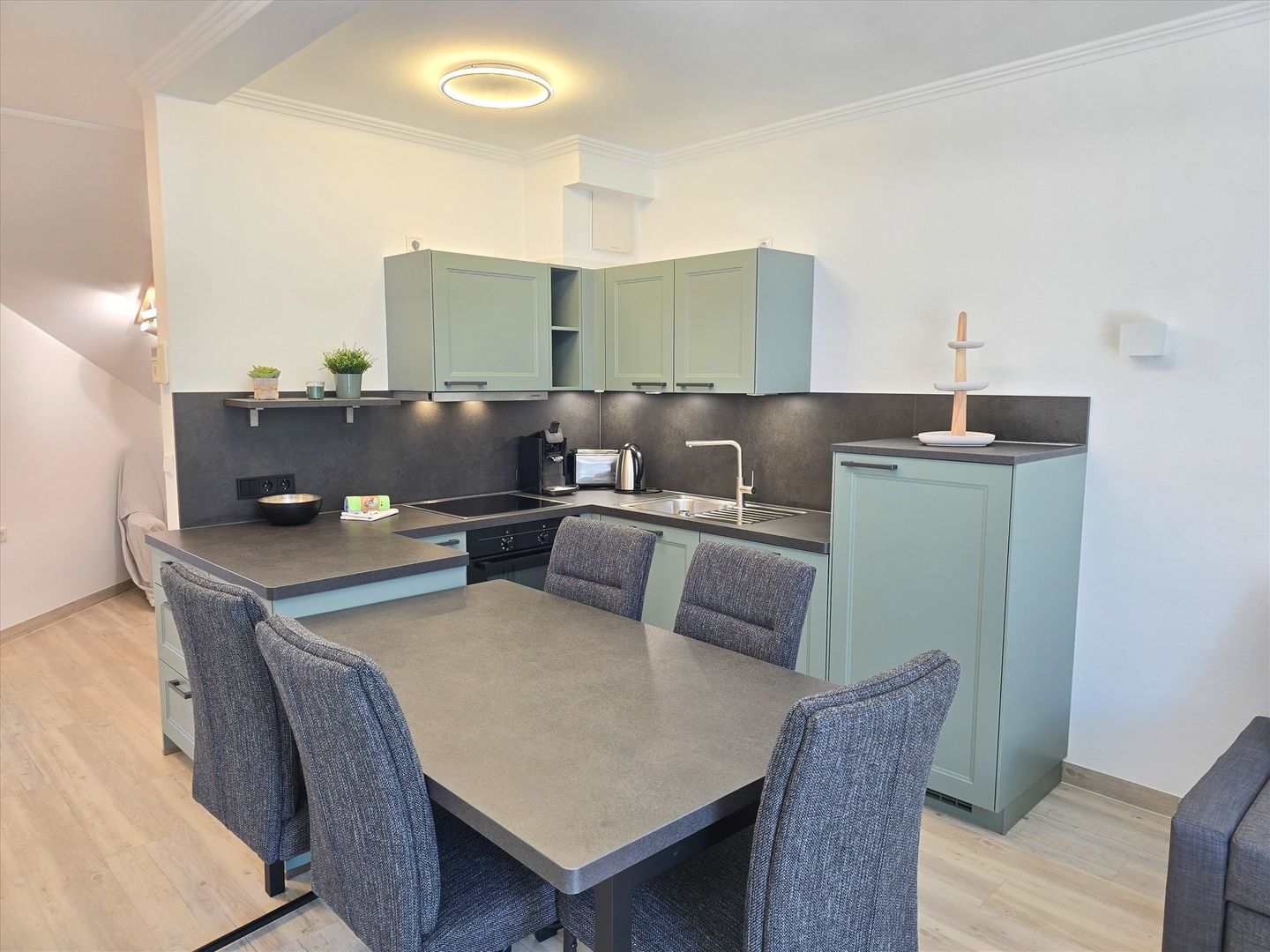 Dünenpark Binz Komfortplus Ferienwohnung mit 2 Schlafzimmern und Balkon im Dachgeschoss (281) Insel Rügen - Küche / Küchenzeile