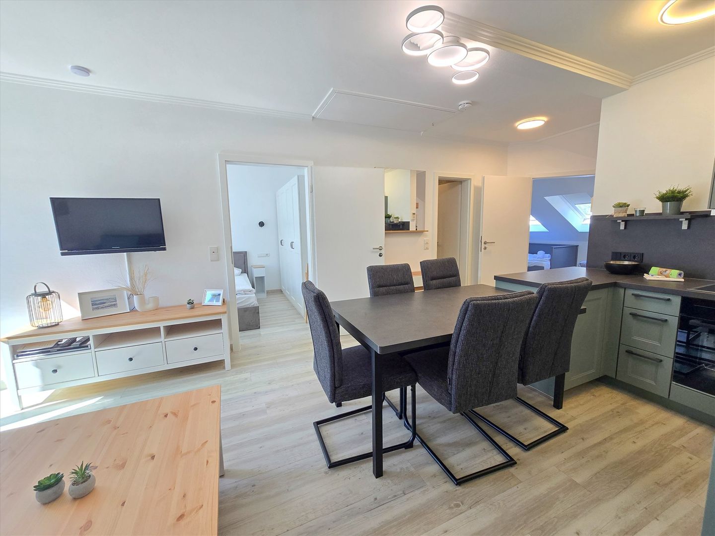 Dünenpark Binz Komfortplus Ferienwohnung mit 2 Schlafzimmern und Balkon im Dachgeschoss (281) Insel Rügen - Wohnzimmer