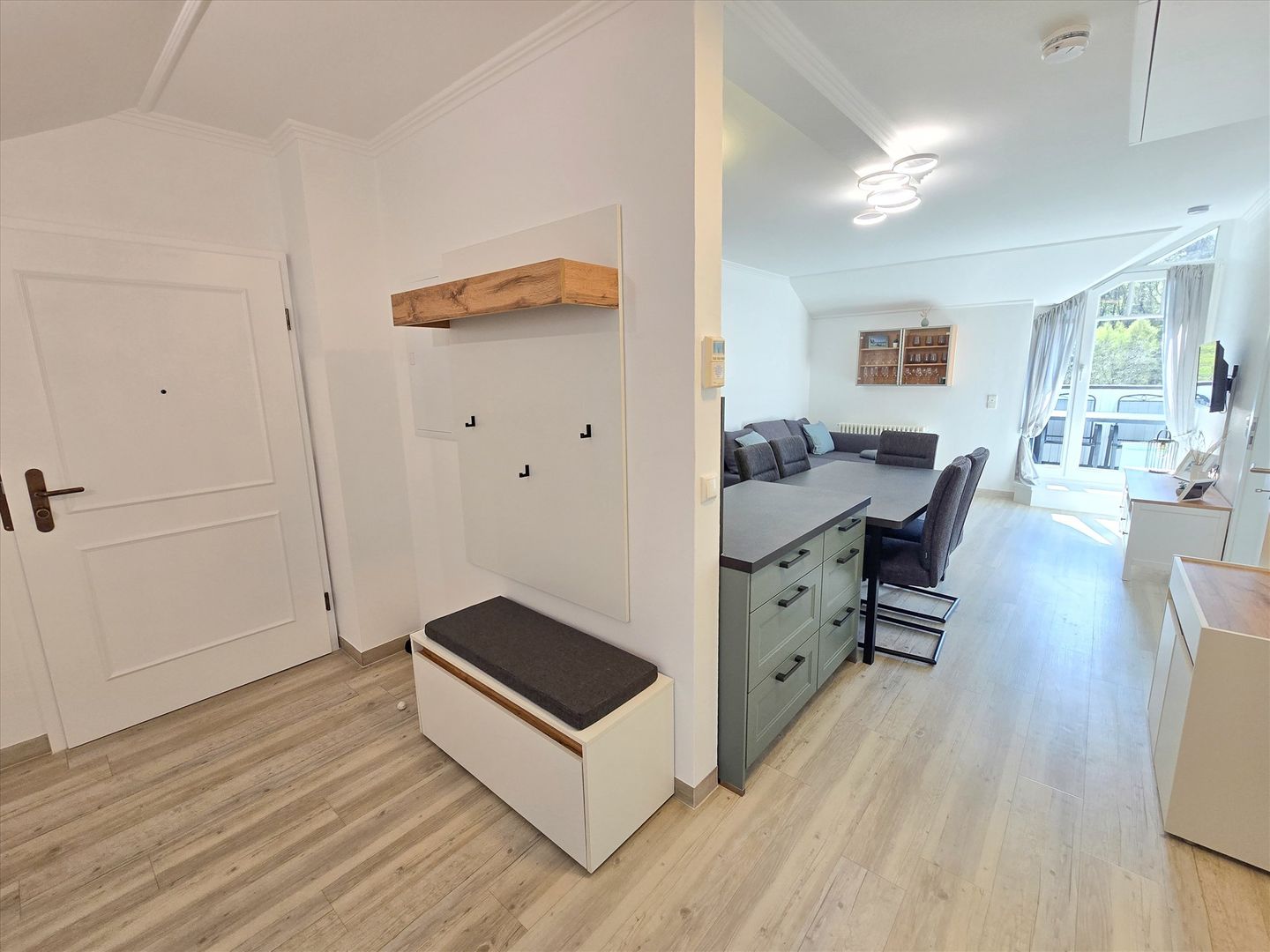 Dünenpark Binz Komfortplus Ferienwohnung mit 2 Schlafzimmern und Balkon im Dachgeschoss (281) Insel Rügen - Wohnzimmer