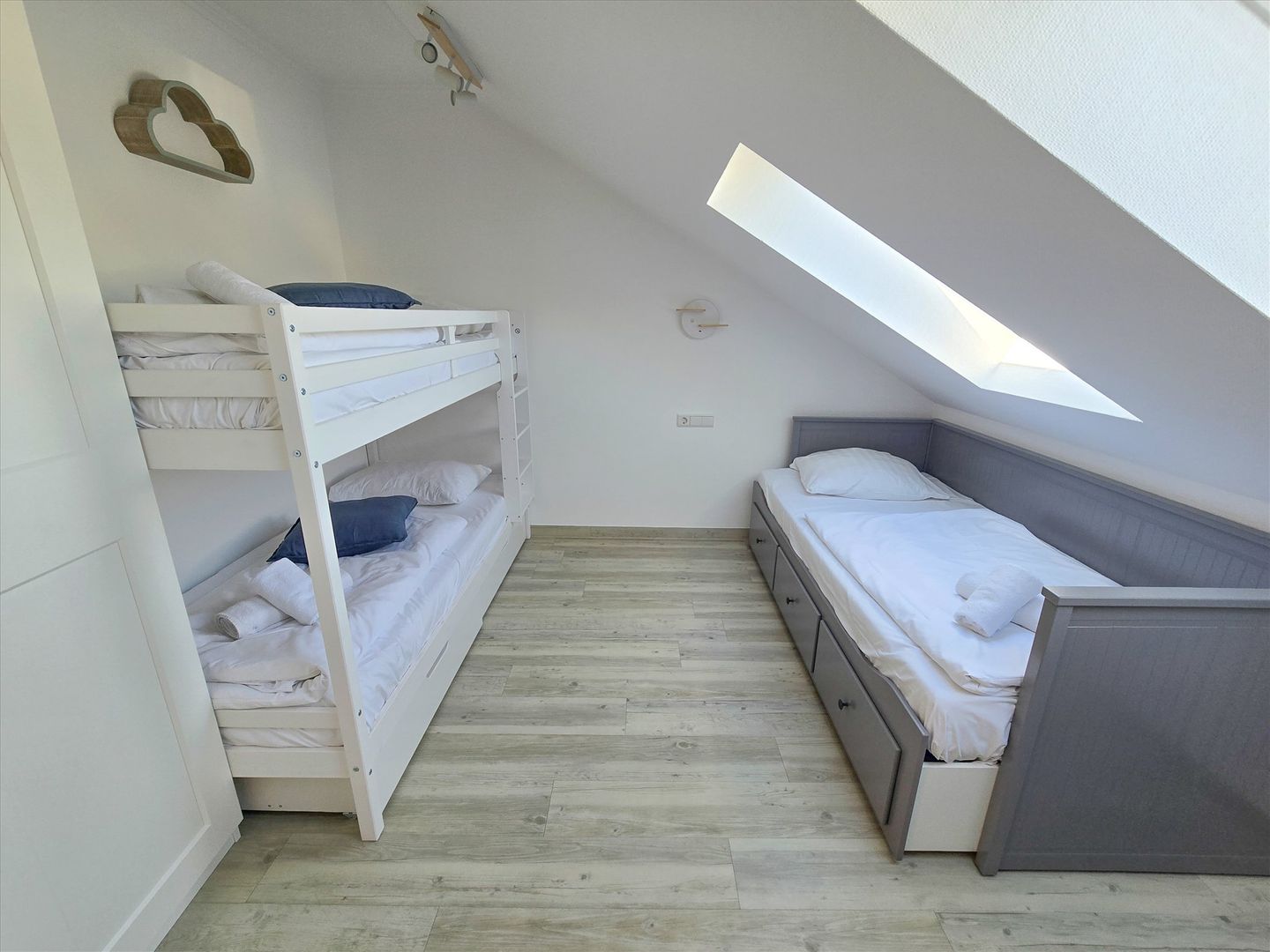 Dünenpark Binz Komfortplus Ferienwohnung mit 2 Schlafzimmern und Balkon im Dachgeschoss (281) Insel Rügen - Schlafzimmer