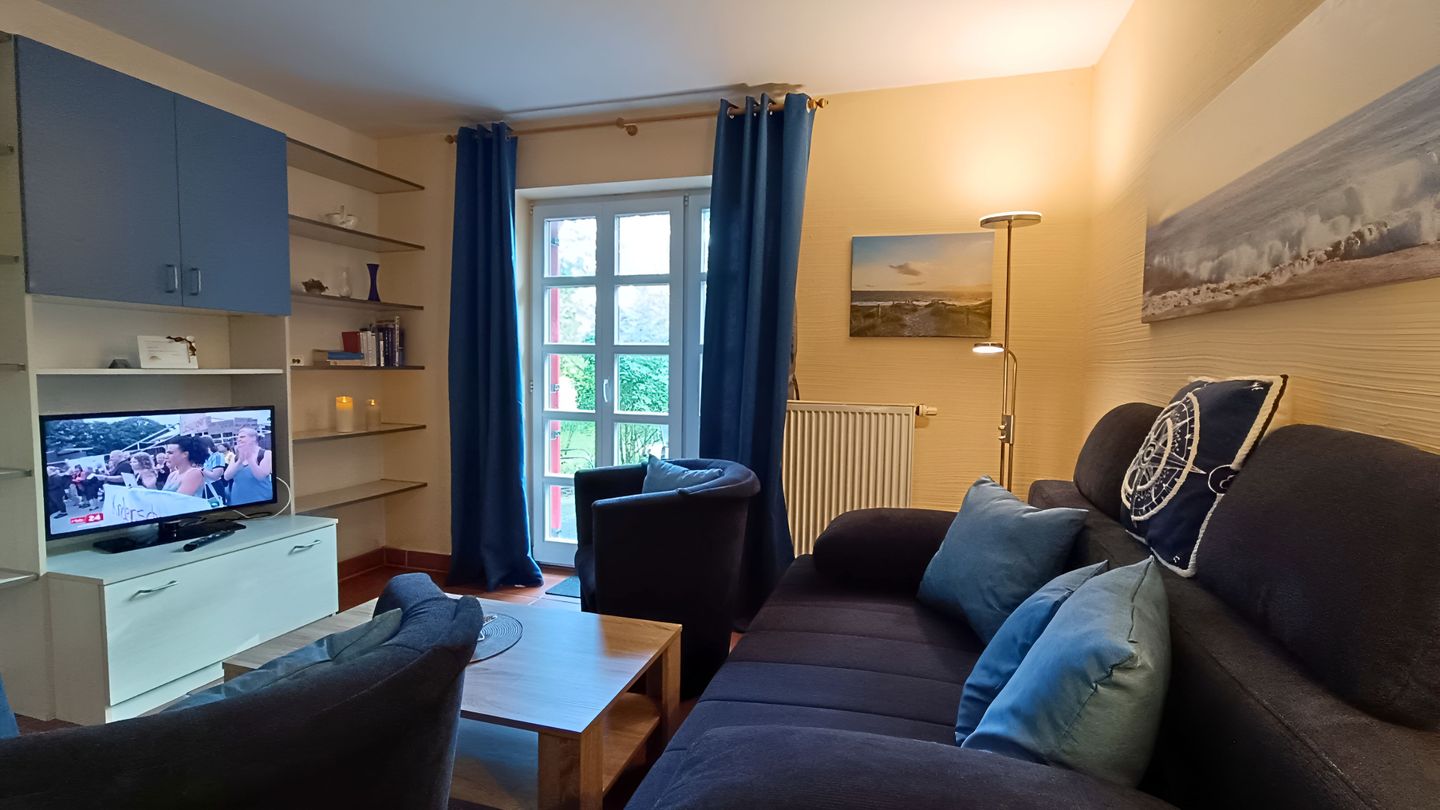 Feriendorf Rugana Klassik Ferienwohnung mit 1 Schlafzimmer und Terrasse (B56) Insel Rügen - Wohnzimmer