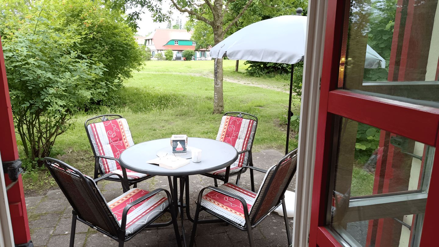 Feriendorf Rugana Klassik Ferienwohnung mit 1 Schlafzimmer und Terrasse (B56) Insel Rügen - Terrasse