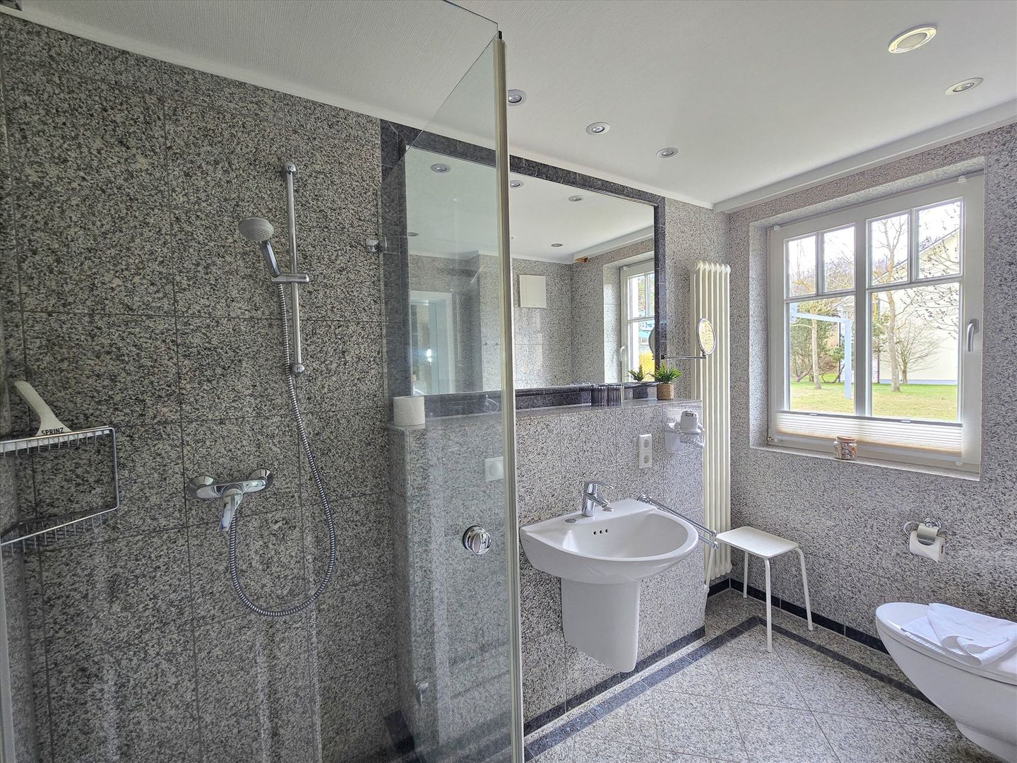 Dünenpark Binz Komfort Ferienwohnung mit 1 Schlafzimmer und Terrasse im Erdgeschoss (115) Insel Rügen - Badezimmer