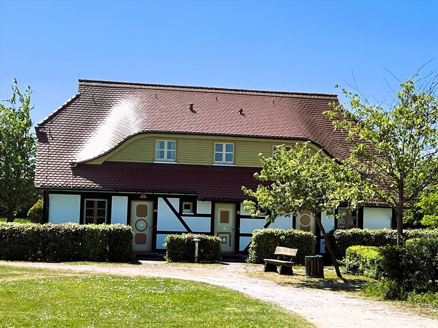 Feriendorf Rugana Komfortplus Ferienwohnung an der Feldkante mit 2 Schlafzimmern und Terrasse (D17) Insel Rügen - Hauptansicht