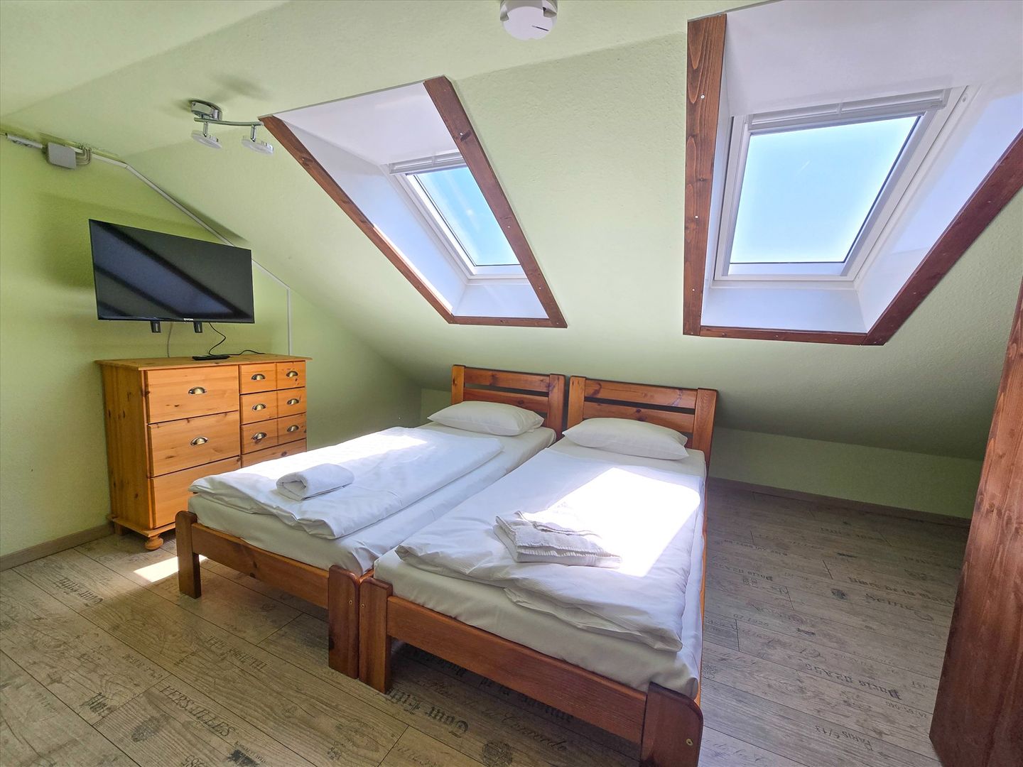 Dünenpark Binz Komfortplus Ferienwohnung mit 1 Schlafzimmer und Balkon im Dachgeschoss (231) Insel Rügen - Schlafzimmer