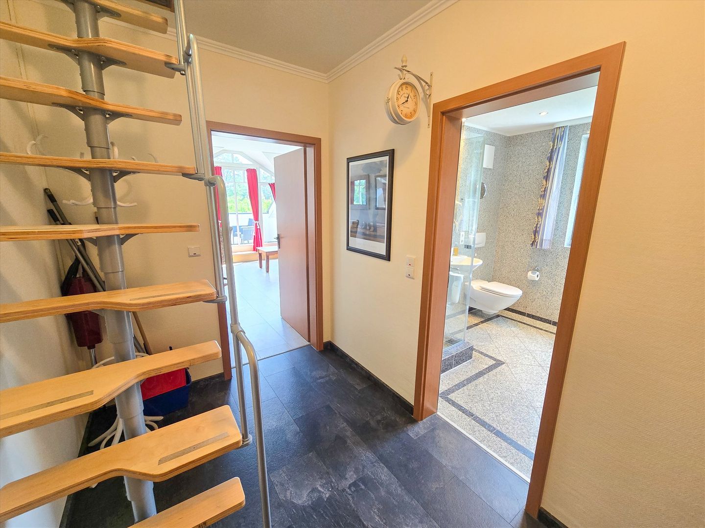 Dünenpark Binz Komfortplus Ferienwohnung mit 1 Schlafzimmer und Balkon im Dachgeschoss (231) Insel Rügen - Empfang