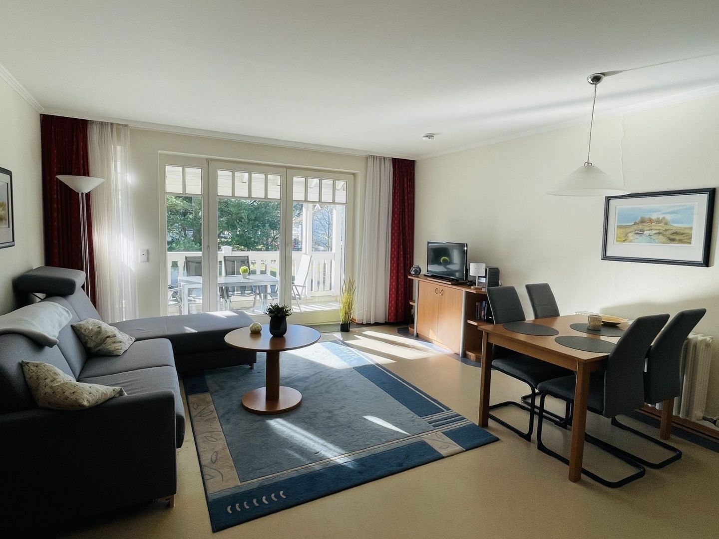 Dünenpark Binz Komfort Ferienwohnung mit 1 Schlafzimmer und Balkon im Obergeschoss (077) Insel Rügen - Wohnzimmer