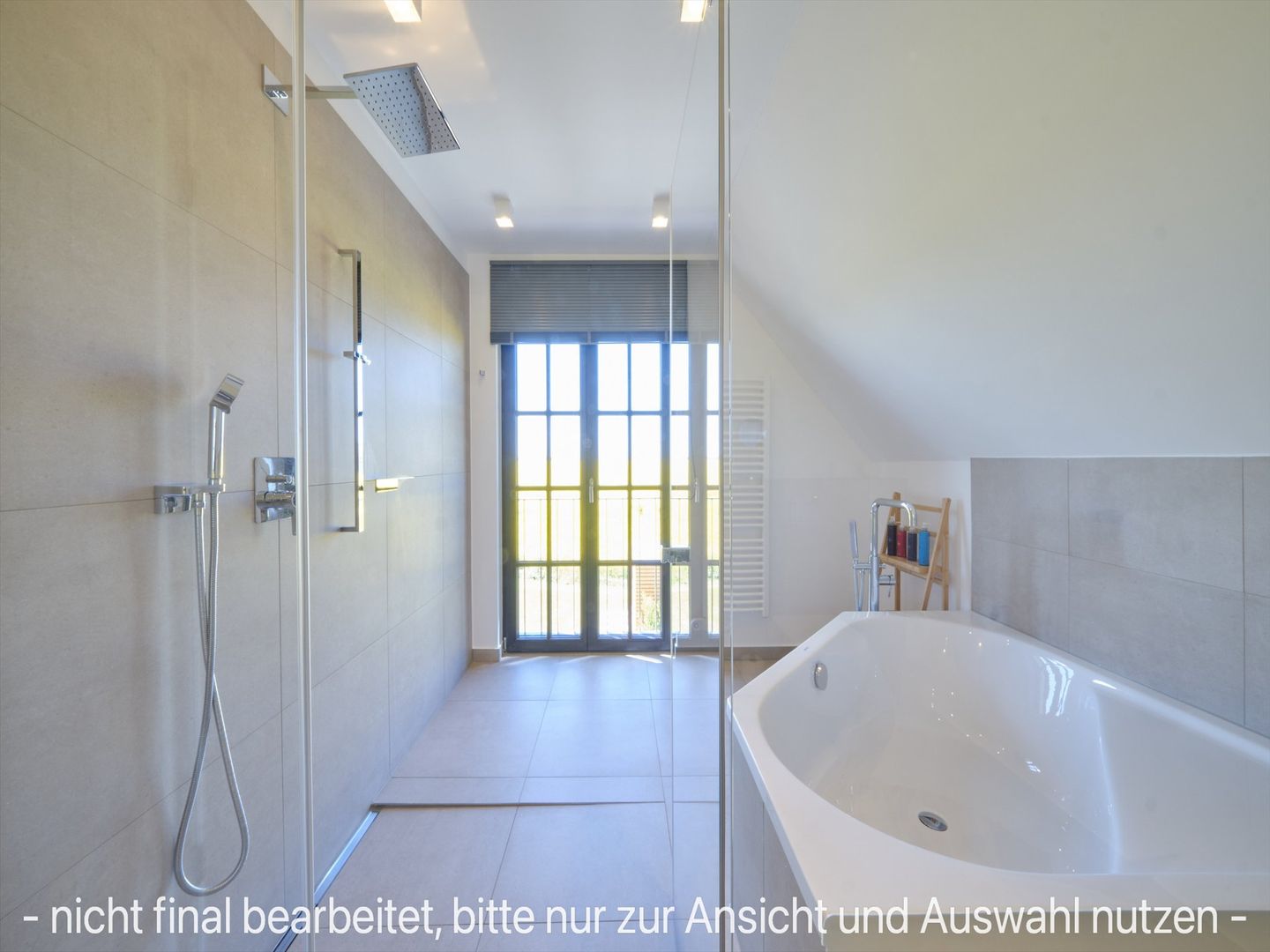 LuxusPlus Reetdachvilla mit 4 Schlafzimmern, Sauna und Kamin (G10) - Badezimmer